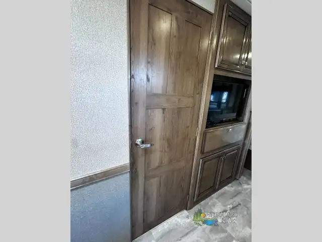 2021 Holiday Rambler Admiral 34J only 13 Milles in RVs & Motorhomes in Moncton - Image 45