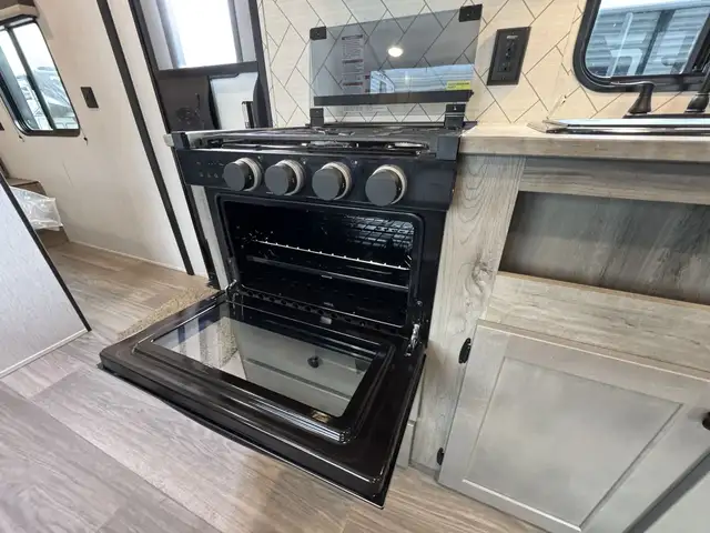 2026 ,Sun Lite,Sunset Park RV 25DB LTD in Travel Trailers & Campers in Kamloops - Image 16