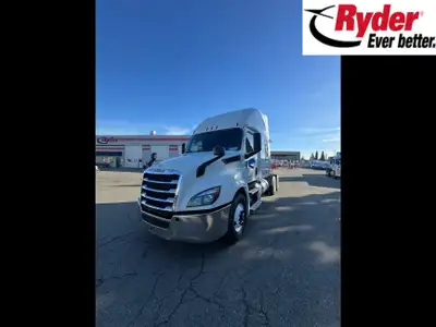 2020 FREIGHTLINER/MERCEDES NEW CASCADIA 126 Tandem Axle Sleeper Tractor - Automatic transmission-606...