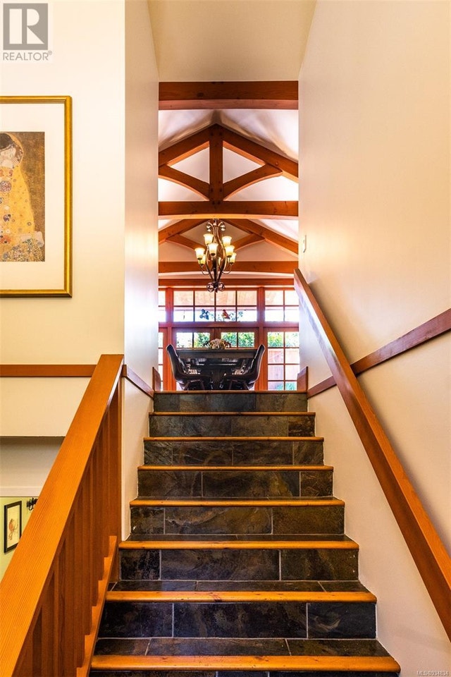 2386 Island Hwy W Qualicum Beach, British Columbia Houses for Sale