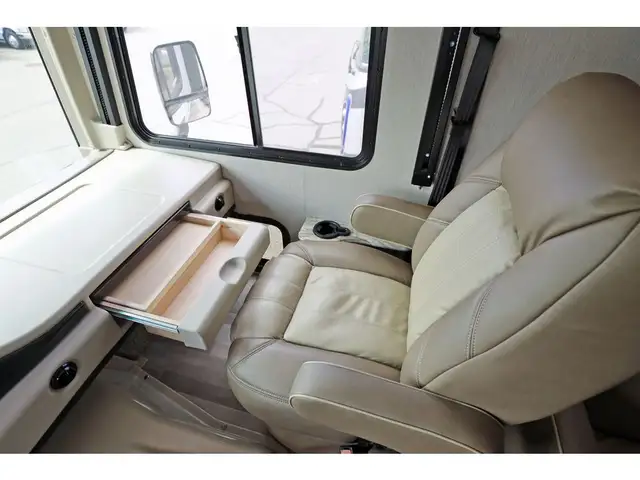 2020 Holiday Rambler Admiral 28A 2 extension Classe A 2020 in RVs & Motorhomes in Laval / North Shore - Image 28