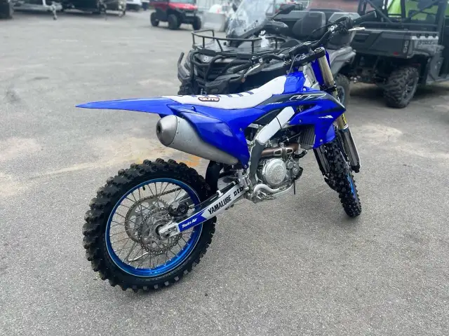 2023 YAMAHA YZ450F in Dirt Bikes & Motocross in Saguenay - Image 4
