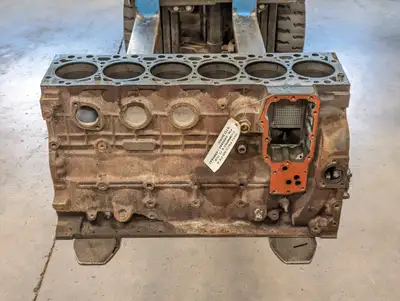Good used engine cylinder block from a 2013 Paccar PX-6 / Cummins ISB 6.7 L diesel engine that was p...
