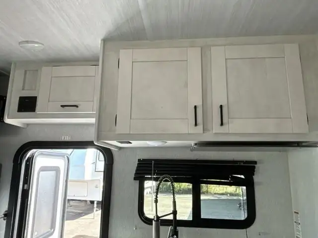 2023 EAST TO WEST Entrada 2200S in RVs & Motorhomes in Red Deer - Image 35