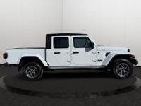 Cloth Low-Back Bucket Seats, Remote Start System, Heated Front Seats, Heated Steering Wheel, Uconnec... (image 5)