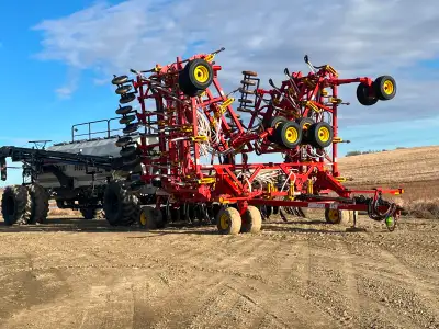 Very nice low maintenance drill come with 6700 tank will sell them separate ready for the field pric...