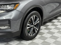 CONSECUTIVE COMSUMER CHOICE AWARD WINNERS! HEATED SEATS/STEERING WHEEL, NAVIGATION, REVERSE CAMERA/3... (image 4)