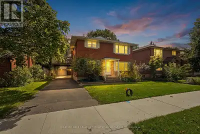 Purpose built triplex in an excellent neighbourhood that appeals to both tenants and owner occupants...