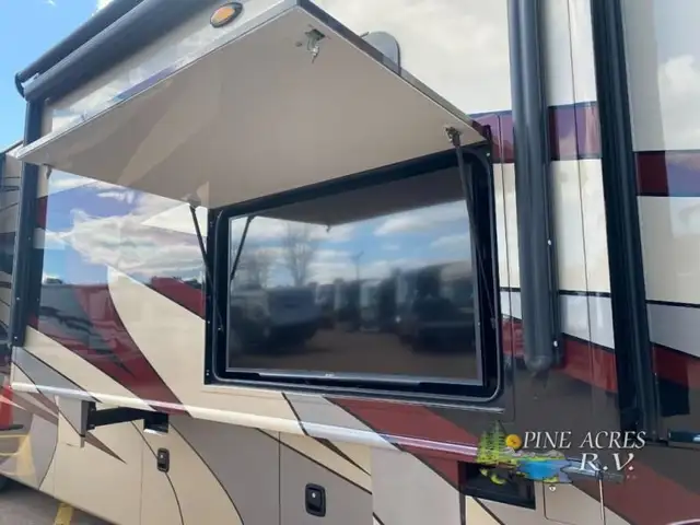 2018 Fleetwood RV Discovery 38K only 14,584 Miles in RVs & Motorhomes in Moncton - Image 9