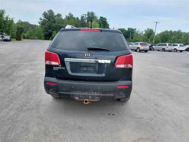 2012 KIA Sorento LX in Cars & Trucks in Drummondville - Image 5