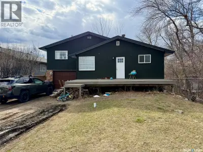 This well-maintained four-season home at Saskatchewan Beach on beautiful Last Mountain Lake is locat...