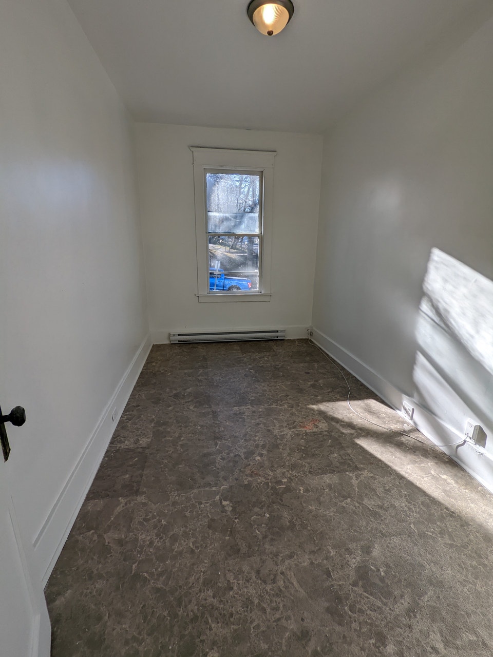37 Victoria St #1 - 3BR North, Main Floor, Spacious, Deck, Yard 5