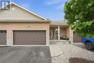 Welcome to 925 Burwash Landing Bay! A beautifully updated 2 + DEN, double car garage bungalow tucked...
