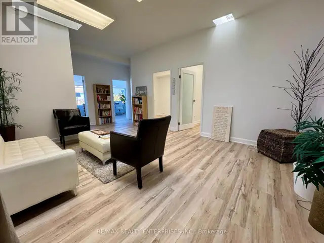 2 - 292 LAKESHORE ROAD E Oakville (OO Old Oakville), Ontario in Commercial & Office Space for Rent in Oakville / Halton Region - Image 4