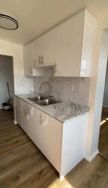SOUTH ETOBICOKE RENOVATED UNIT - 2 BEDROOM 1 BATH - NEW kitchen Location: 74 Rabbit Lane Etobicoke,...