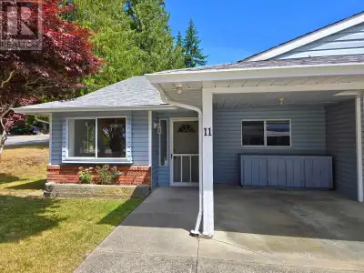 Live life with ease at Twin Oaks Village in sunny upper Gibsons. This bright and freshly painted two...