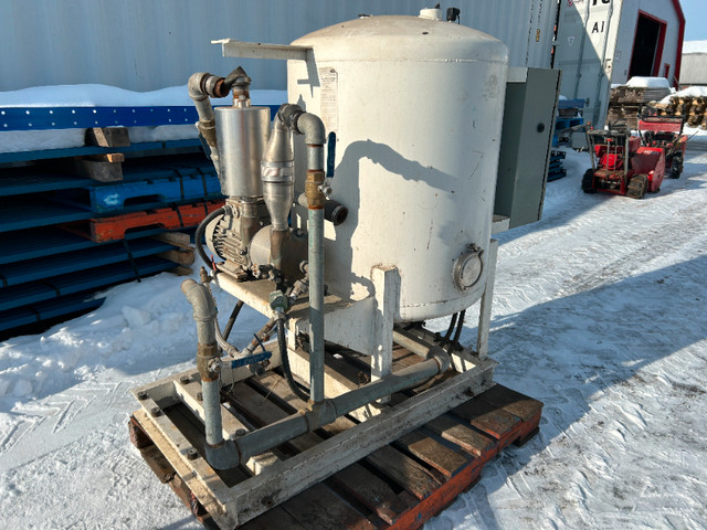 Réservoir en acier avec pompe dans Autres équipements commerciaux et industriels  à Drummondville - Image 4
