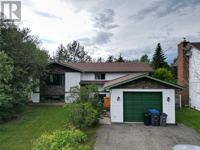 10753 Poplar Crescent Dawson Creek, British Columbia in Houses for Sale in Dawson Creek