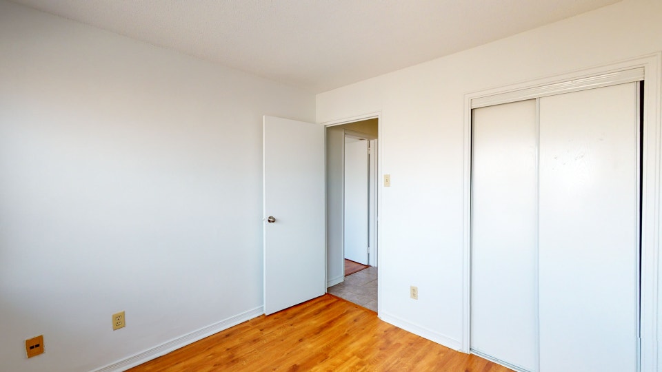 October, 2 Bedroom w/Large Balcony in Centretown 4
