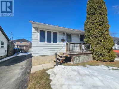 Excellent location! Detached raised bungalow featuring 2 bedrooms, a bright living area, Good Size K...