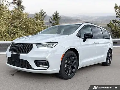 Designed for the dynamic demands of modern families, this 2025 Chrysler Pacifica Limited, with just...