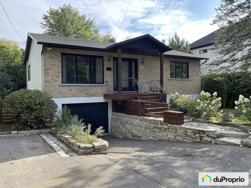 $835,000 - Bungalow for sale in Rosemere — photo 1