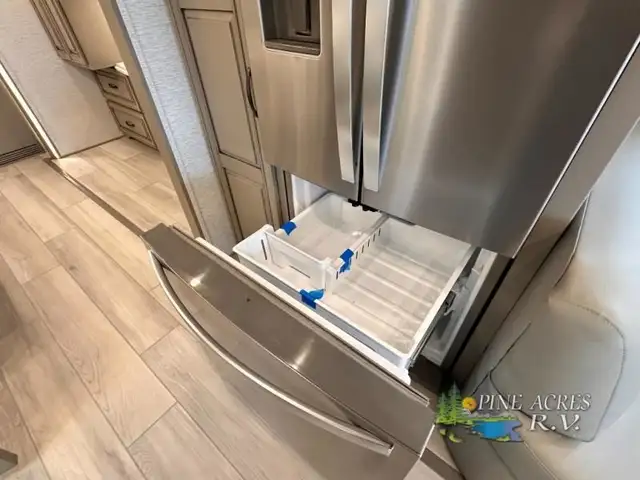 2025 Newmar Dutch Star 4369 Black Out Package in RVs & Motorhomes in Moncton - Image 18