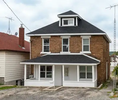 1 Bedroom / 1 Bathroom Loft Unit Available Now – $1,649/month + Electricity! Welcome to your new hom...