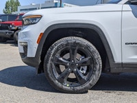 This Jeep Grand Cherokee L has a durable Regular Unleaded V-6 3.6 L/220 engine powering this Automat... (image 7)