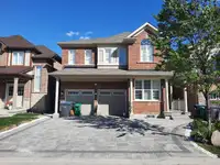 Upper level of Three bedroom home for rent in Mississauga