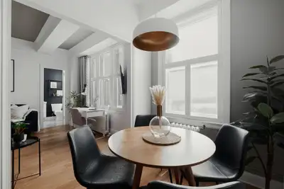 Superbe 2 et demi rénové et tout inclus dans un nouveau projet locatif situé au coin de l’avenue Car...