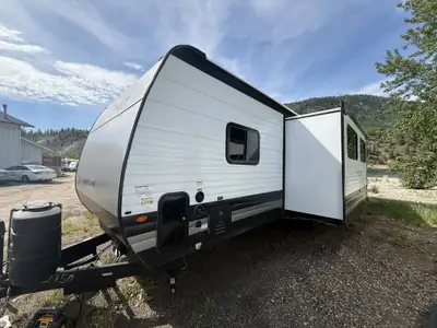 Welcome to Rock Island RV Discover the ideal travel trailer for family adventures, comfortably sleep...