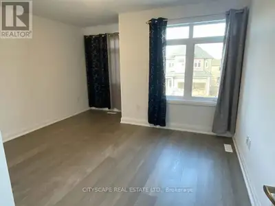 BEAUTIFUL DETACHHED 4+1 BEEDROOMS AND 3.5 BATHROOM HOUSE LOCATED IN DESIREABLE SOUTH BARRIE NEIGHBOR...