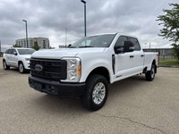 This Ford Super Duty F-350 SRW delivers a Intercooled Turbo Diesel V-8 6.7 L/406 engine powering thi... (image 2)