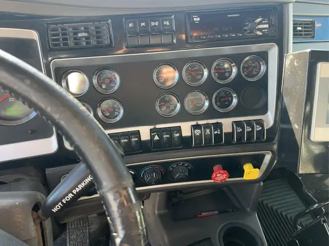 2016 Kenworth T800 in Heavy Trucks in Calgary - Image 15