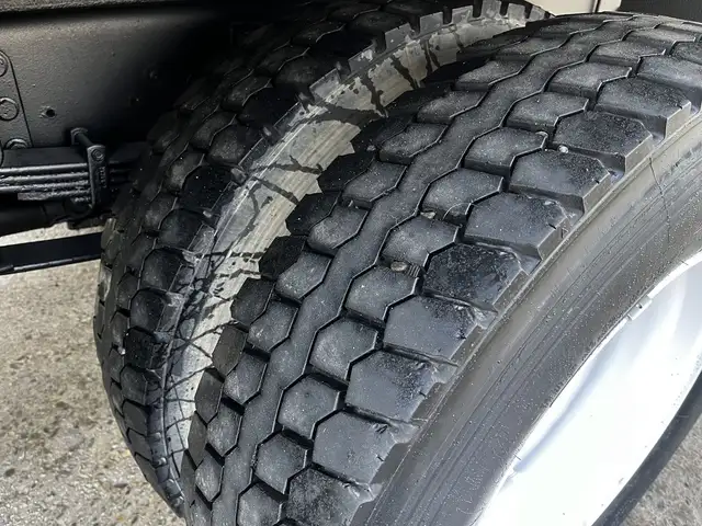 2011 Ford F750 18 Foot Cummins Manual Flatdeck in Heavy Trucks in Winnipeg - Image 51