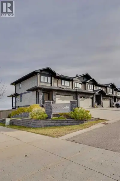 EDN UNIT!! ATTACHED DOUBLE GARAGE WITH ROOM FOR AN ADDITIONAL FOUR PARKING SPOTS ON DRIVEWAY! CORNER...