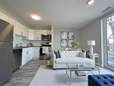 50 Hargrave Street is exceptionally well located in the trendy Broadway-Assiniboine neighbourhood in...