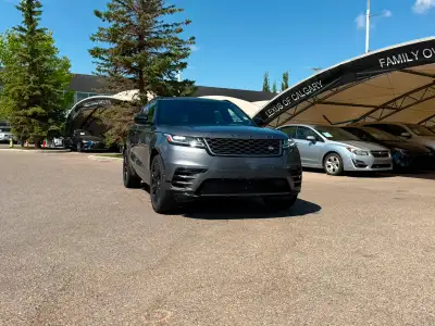 The 2019 Land Rover Range Rover Velar P300 R-Dynamic SE is a striking luxury SUV that blends avant-g...
