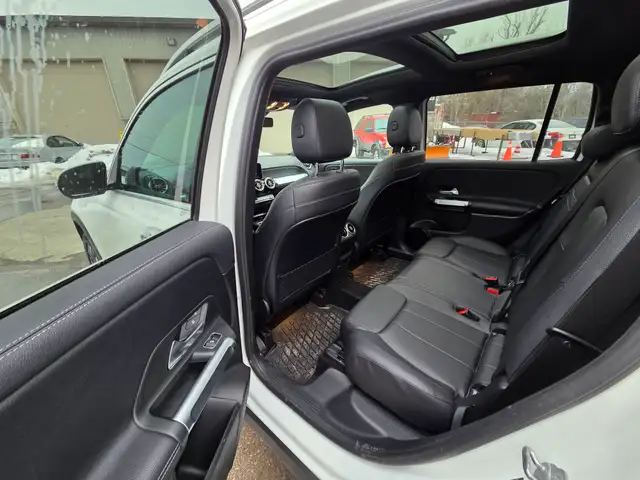 2020 Mercedes-Benz GLB in Cars & Trucks in Ottawa - Image 13