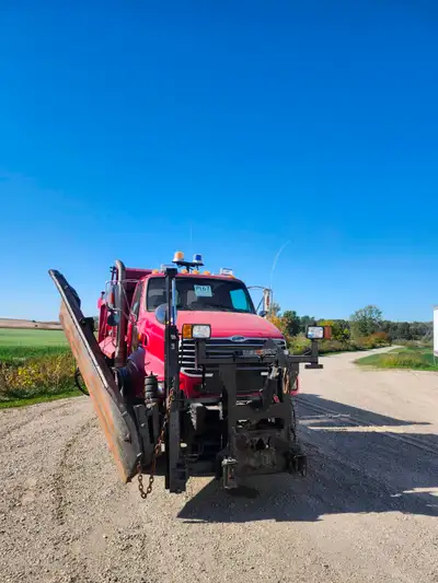 2009 STERLING LT9500 TANDEM AXLE DUMP TRUCK WITH SNOWPLOW AND SANDER. 12.8 L MBE4000 ENGINE MERCEDES...