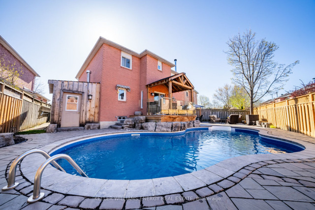 ✨LUXURIOUS 5 BDRM 4 BATHROOM DREAM HOME WITH INGROUND POOL! in Houses for Sale in Oshawa / Durham Region - Image 2