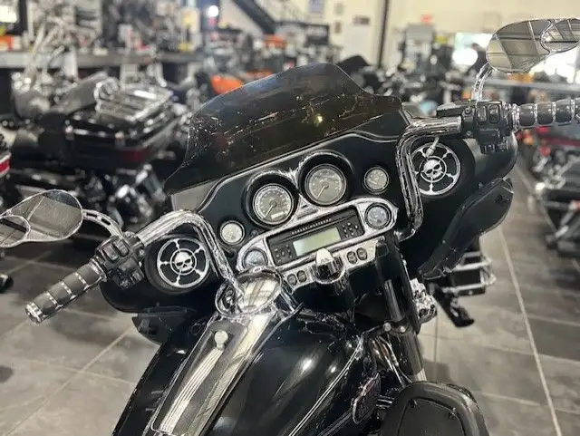 2010 Harley-Davidson Electra Glide Ultra Classic in Street, Cruisers & Choppers in Sudbury - Image 8