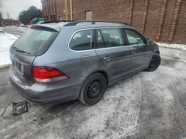 2011 VOLKSWAGEN GOLF WAGON in Cars & Trucks in City of Toronto - Image 2