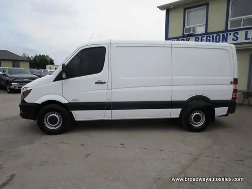 2015 Mercedes-Benz Sprinter 3/4 TON CARGO-MOVING 3 PASSENGER 3.0 in Cars & Trucks in Markham / York Region - Image 4