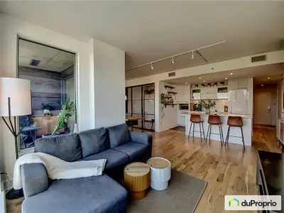 5 pieces- 1 Chambre et 1 DEN + Stationnement intérieur inclus* Condo lumineux * Le Canal Phase 2 * d...