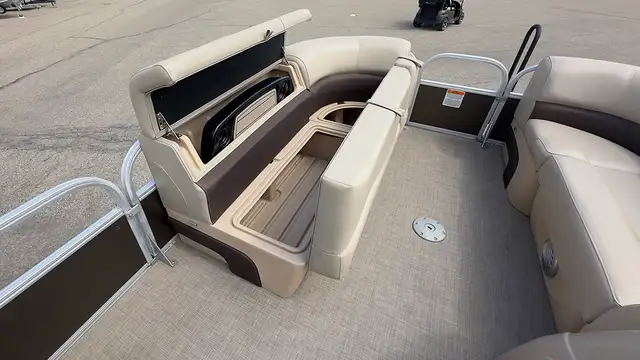 2019 Sun Tracker Party Barge 22 DLX -used pontoon boat in Powerboats & Motorboats in Prince Albert - Image 13