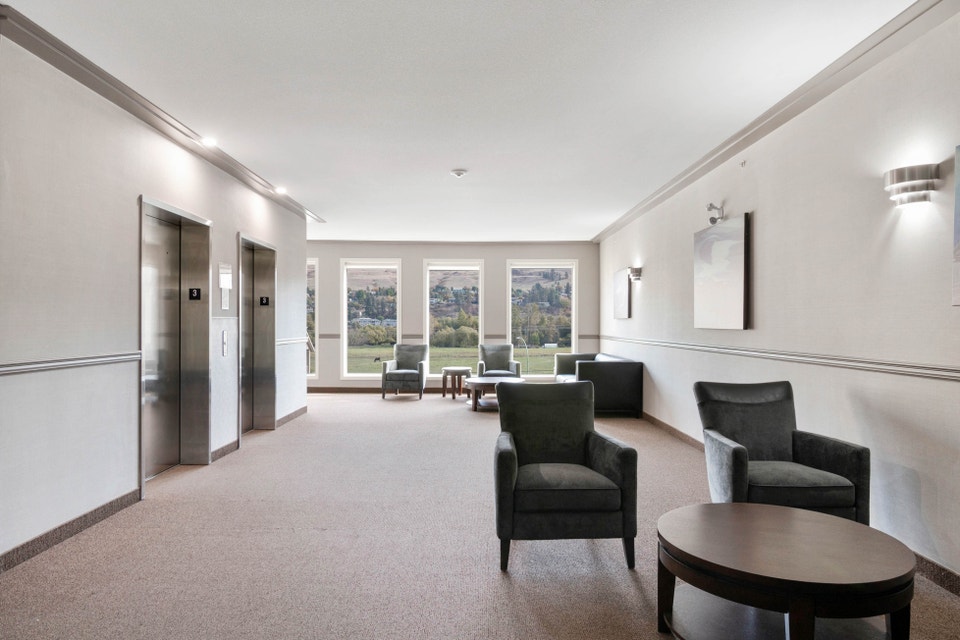Lake Country Lofts Apartments - 2-bedroom 2-Bathroom Apartment f 4