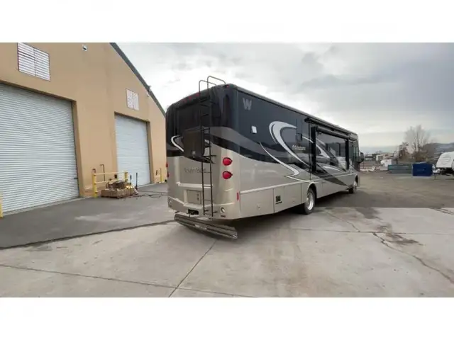 2014 Winnebago Adventurer 38Q in RVs & Motorhomes in Kamloops - Image 7