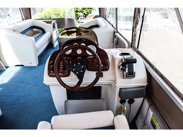  2002 Princecraft Vantage Ponton in Powerboats & Motorboats in Laval / North Shore - Image 8